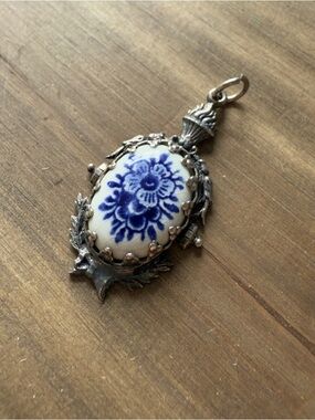 ✨ Vintage Porcelain Pendant – Blue Floral Cameo Style ✨